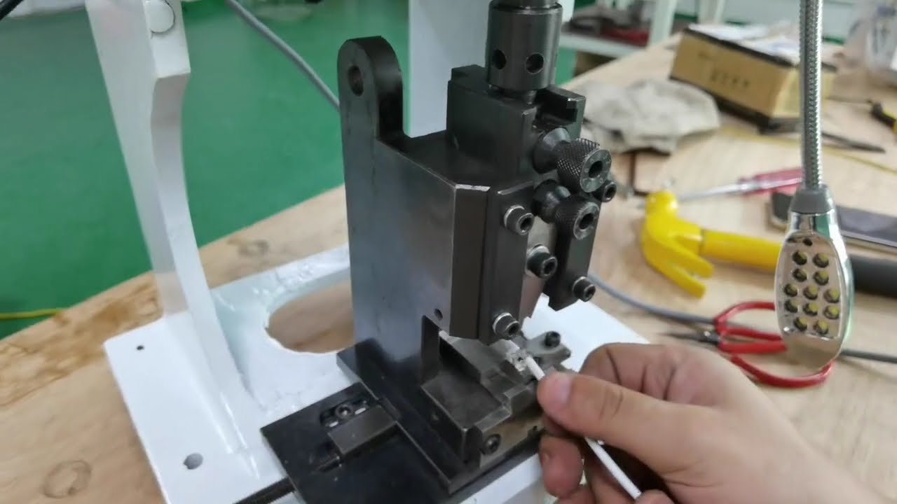 Fabrikadan Direkt Satış: Tek Tane Tahıl Kalıp Makinesi Gerçek Çalışma Görüntüsü
