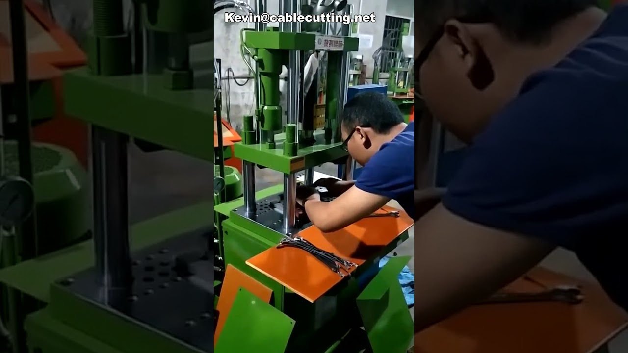 USB Kablo Üretimi için Mikro Plastik Enjeksiyon Makinesi | Yüksek Hassasiyetli Otomatik Makine